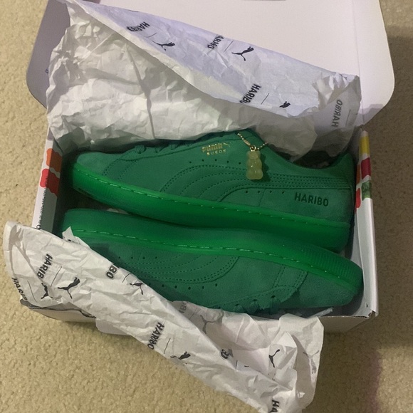 Green Haribo Pumas- size 7 - Picture 4 of 5